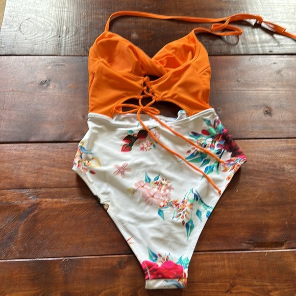 Cupshe Floral Cutout Swimsuit Size Small - Picture 3 of 5